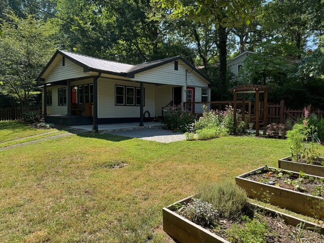 Building Photo - Historic Shiloh - One Level, Three Bedroom Home