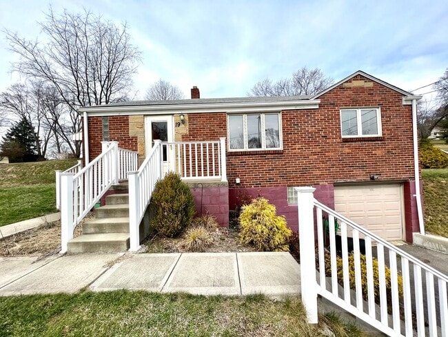 Coraopolis - 3 Bedroom, 1 Bath - Charming ... - Coraopolis - 3 Bedroom, 1 Bath - Charming ... House