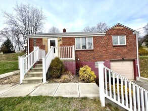 Building Photo - 19 Kenwood Dr