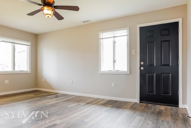 Building Photo - Feel right at home in this charming 3 bedr...