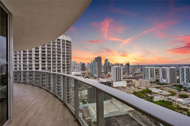 Foto del edificio - 488 NE 18th St