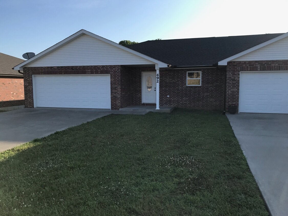 492 W Deerwood Dr, Jackson, MO 63755 Townhome Rentals in Jackson MO