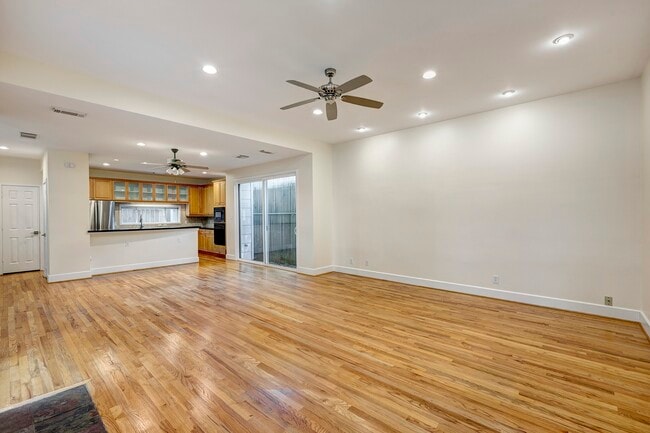 Foto del edificio - 3107 Greenbriar Dr