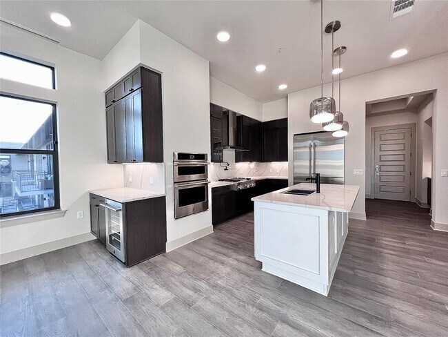 Foto del edificio - 3331 Oak Grove Ave