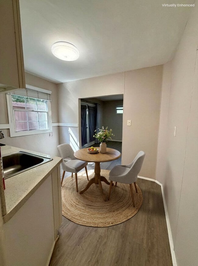 Foto del edificio - 1542 E Woodbury Rd