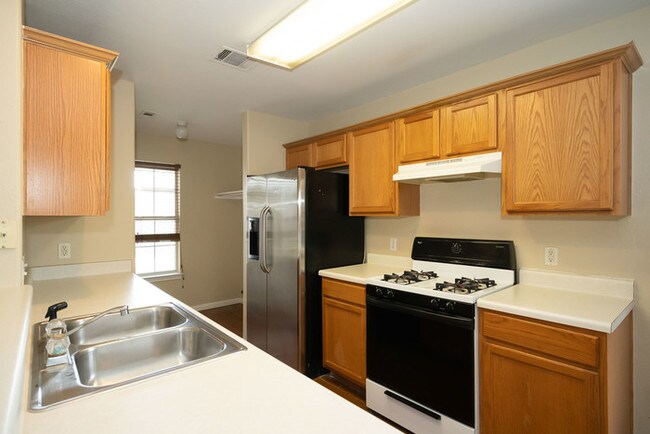 Foto del edificio - Beautiful duplex with large private backyard