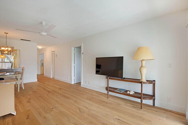 Foto del edificio - 1030 Silk Oak Terrace