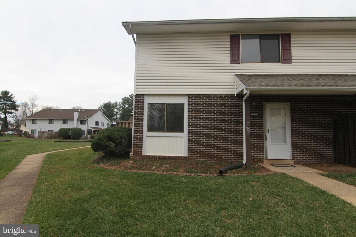 Primary Photo - 9008 Sandalwood Dr