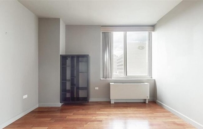 Foto del edificio - 10724 71st