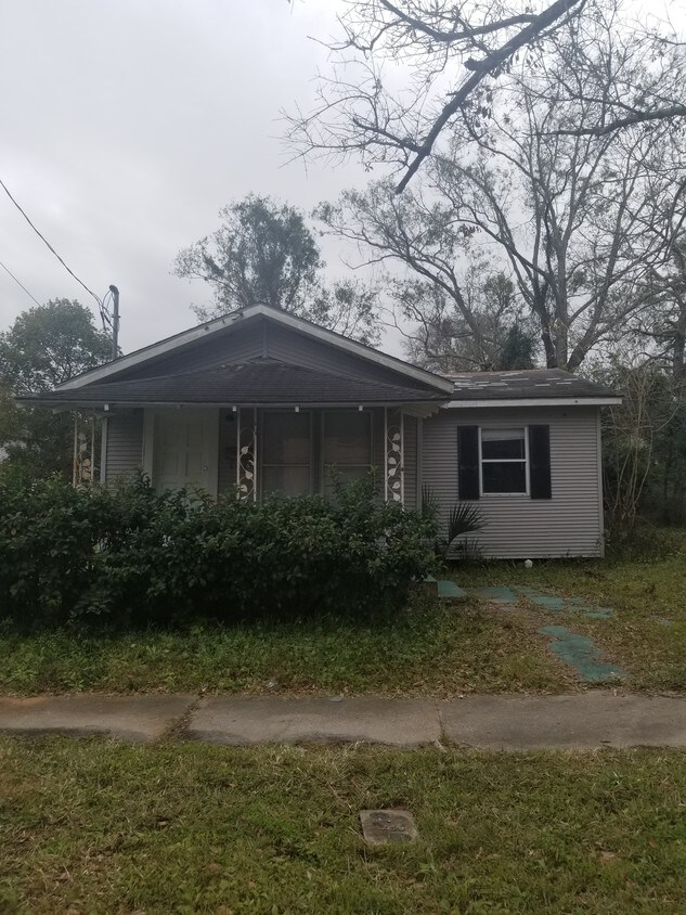 Primary Photo - 1140 W 25th St