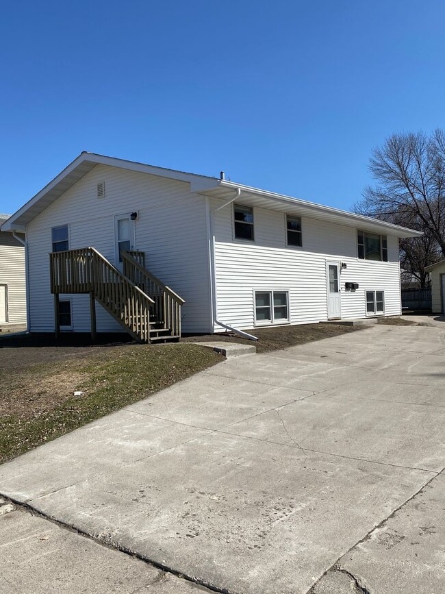 Building Photo - 3621-3623 13th Ave N