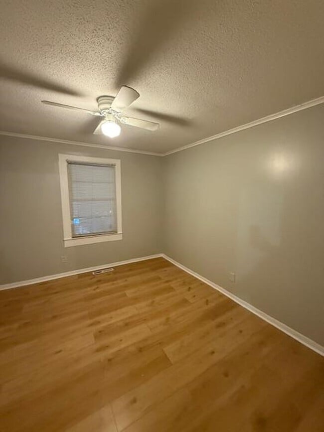 Building Photo - 725 W Holly Hill Rd