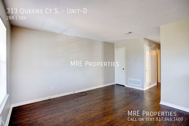 Building Photo - 313 Queens Ct S