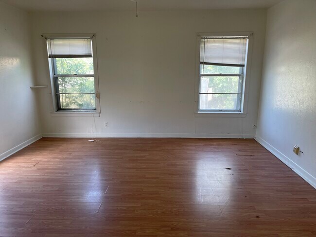 Foto del edificio - 703 E Caesar Ave