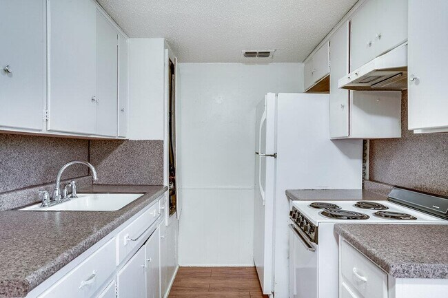 Foto del edificio - 3707 Tom Green St