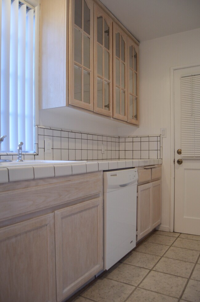 Building Photo - 503 Avondale Ave