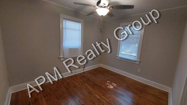 Building Photo - Updated two bedroom house