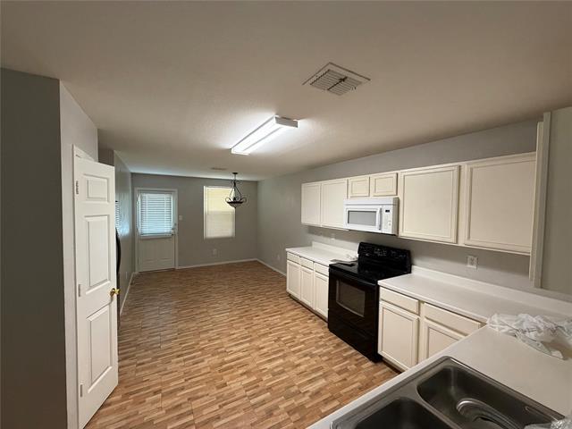 Building Photo - 12842 Cowper Dr