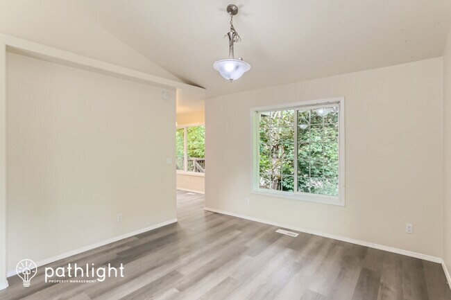 Building Photo - 16019 SW Hawk Ct