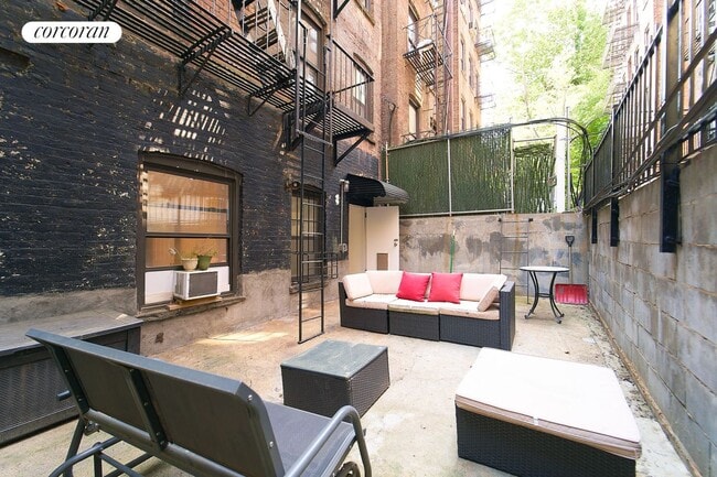 Building Photo - 233 E 12th St