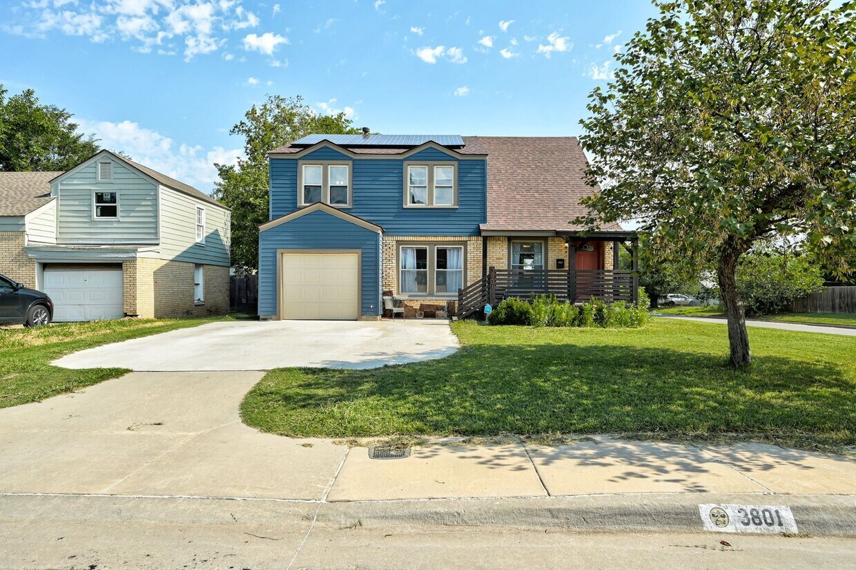 Primary Photo - Gorgeous 3BD/2BTH Home Minutes From Lake H...
