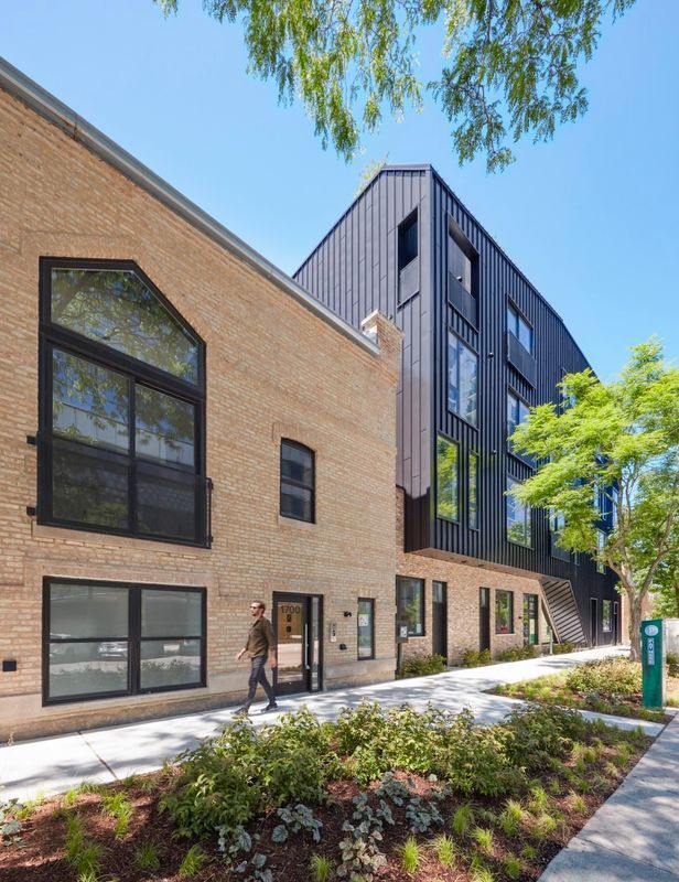 Building Photo - 1700 Oak Ave