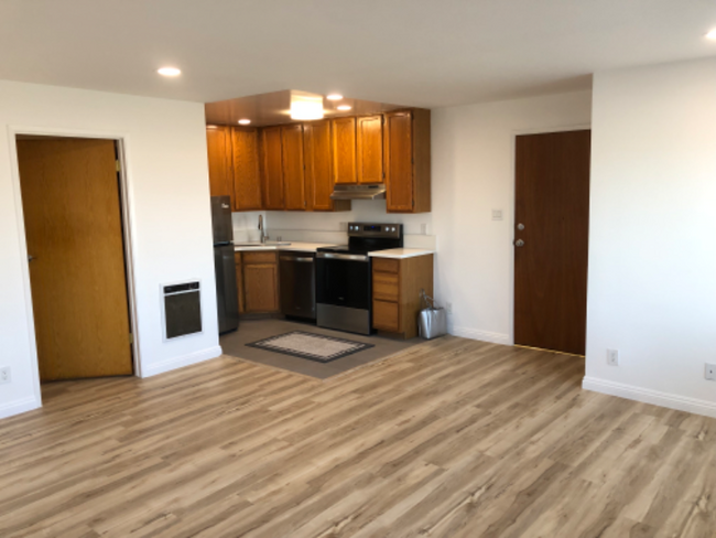 Building Photo - 2209 Ocean Front Walk