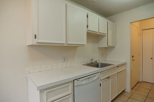 Building Photo - 3000 SW Avalon Way