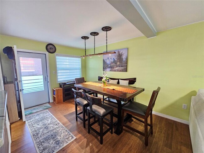 Foto del edificio - 5896 Palm Ln