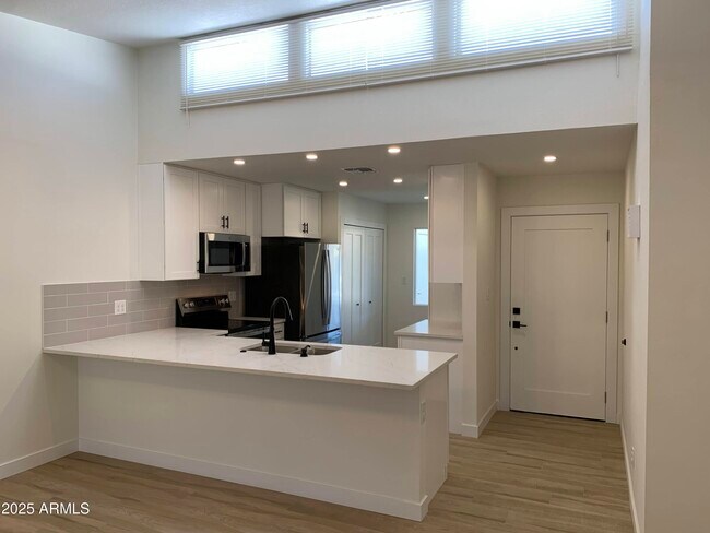 Foto del edificio - 7721 E Sandalwood Dr