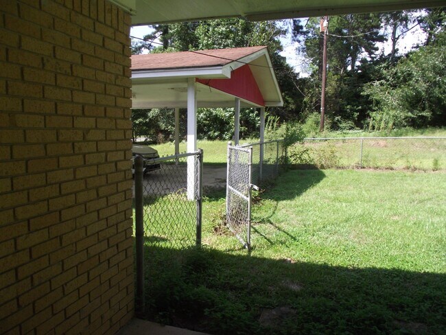 Building Photo - 236 Ball Park Rd