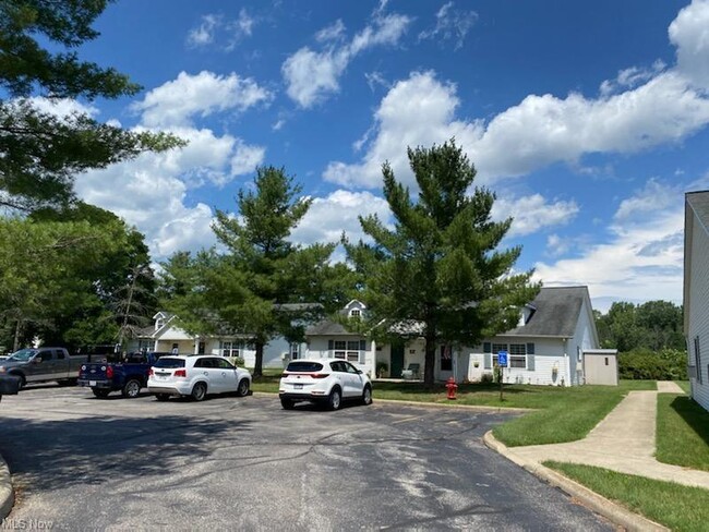 Building Photo - 105 Fairways Dr
