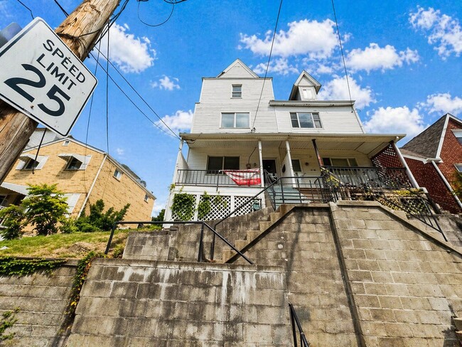 Photo - 4229 Haldane St House