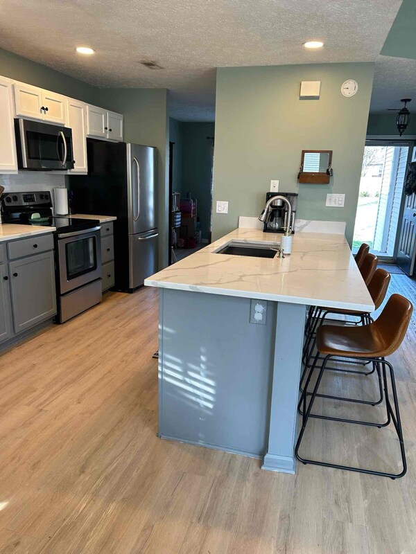 Foto del edificio - 4112 Meadowgreen Dr