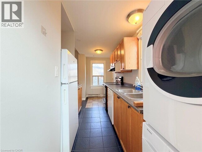 Building Photo - 39 West Avenue S