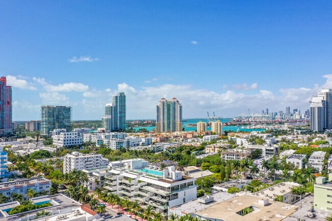 Building Photo - 300 Collins Ave