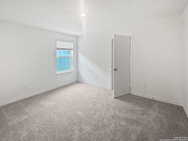 Building Photo - Charming New Braunfels Home on Bluegrass Pt