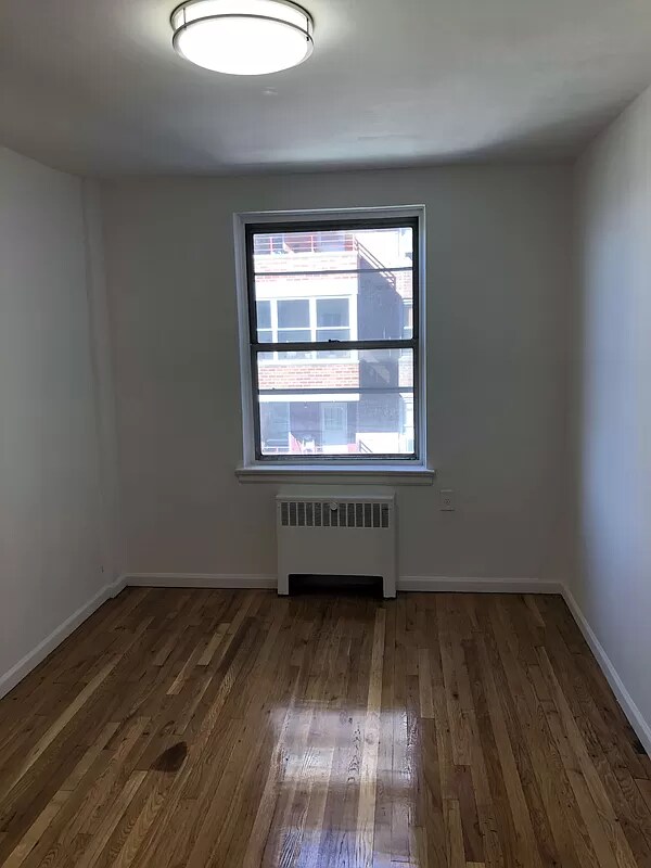 Building Photo - 2630 Kingsbridge Terrace
