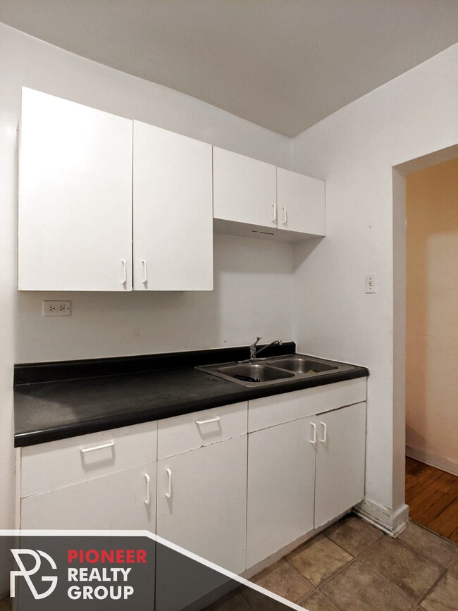 Building Photo - 2330 N Spaulding Ave
