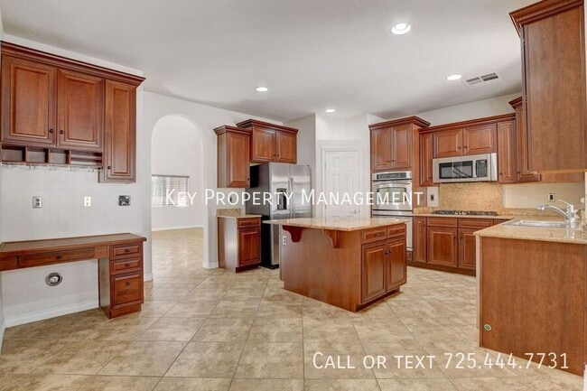 Building Photo - AMAZING SUMMERLIN HOME WITH POOL, PUTTING,...
