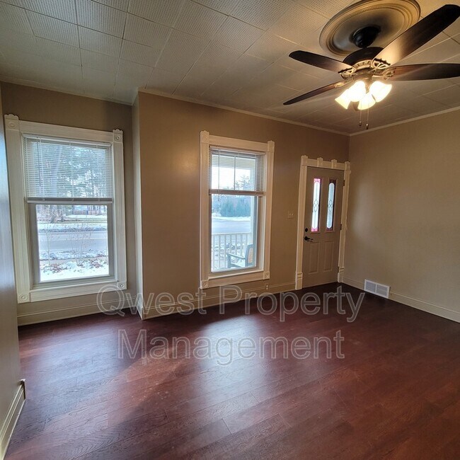 Foto del edificio - 701 Burton St SE