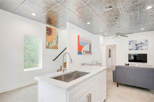 Building Photo - 2801 Cedarview Dr