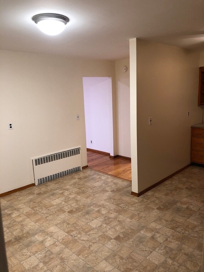 Building Photo - 128 Dutchess Ave