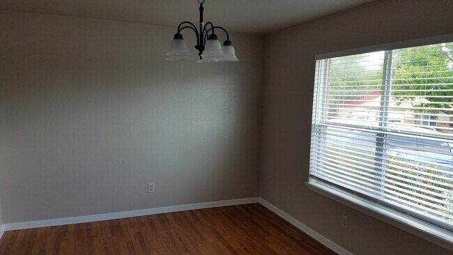 Building Photo - 418 Cottonwood Dr