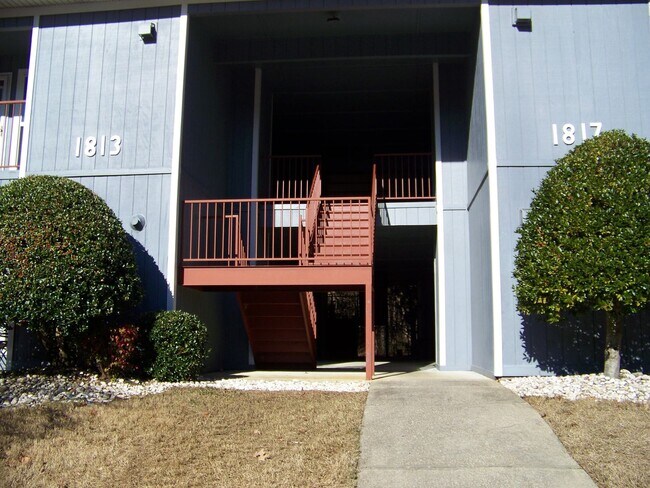 Building Photo - KAREN LAKES
