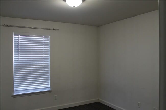 Foto del edificio - 2200 Spring Creek Ln