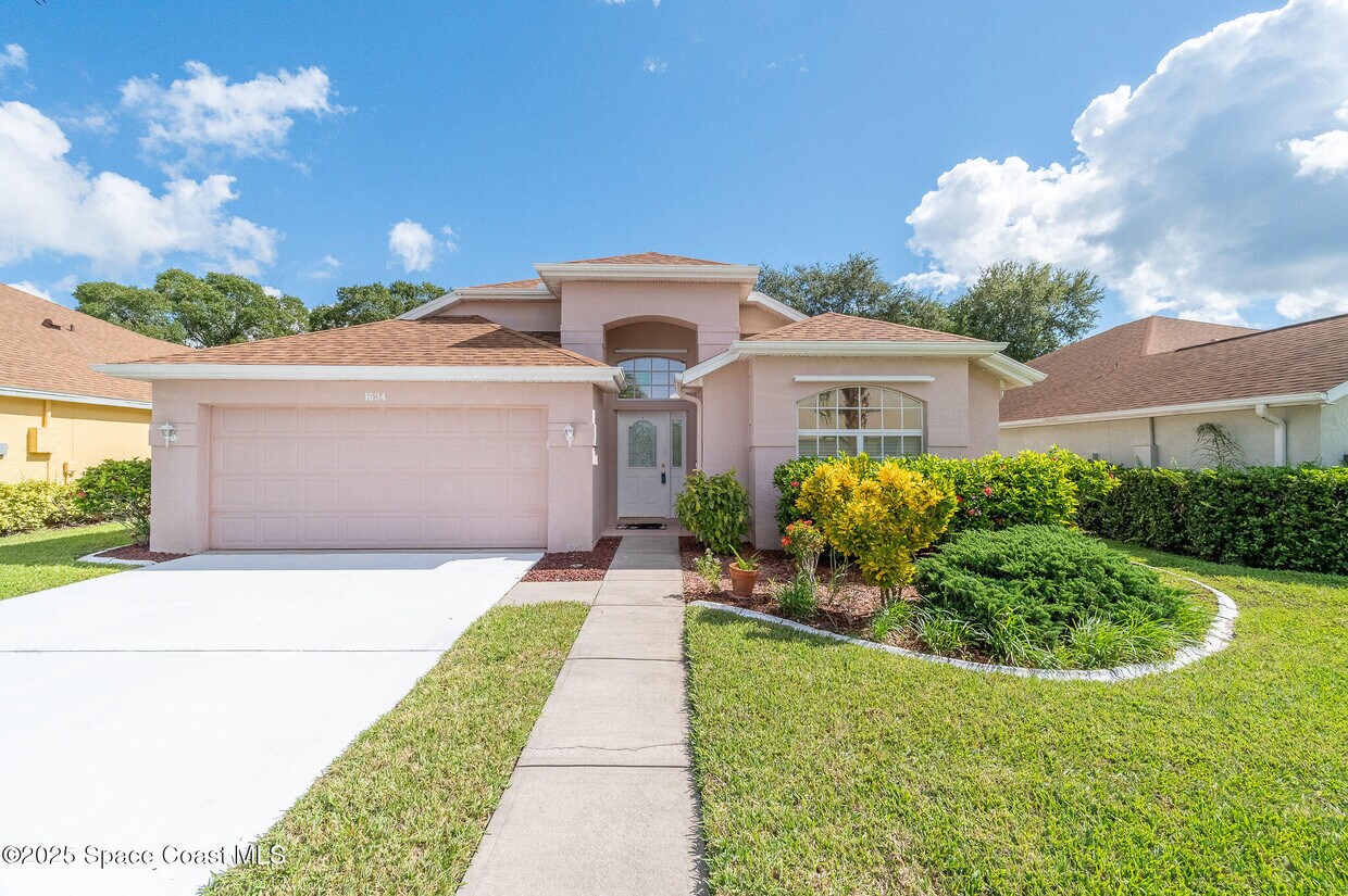 Foto principal - 1634 Sun Gazer Dr