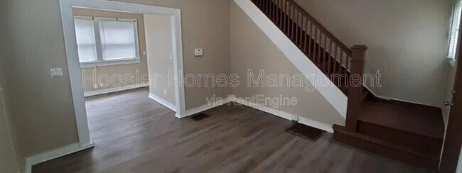 Foto del edificio - 5131 E Burgess Ave