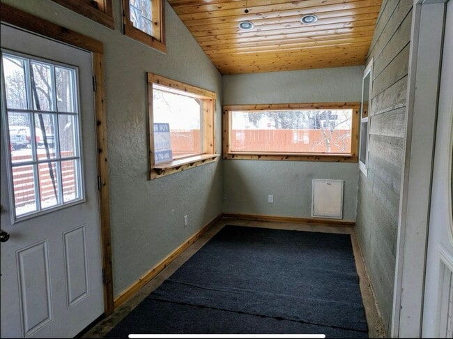 Building Photo - 2bed/1bath in Kalispell