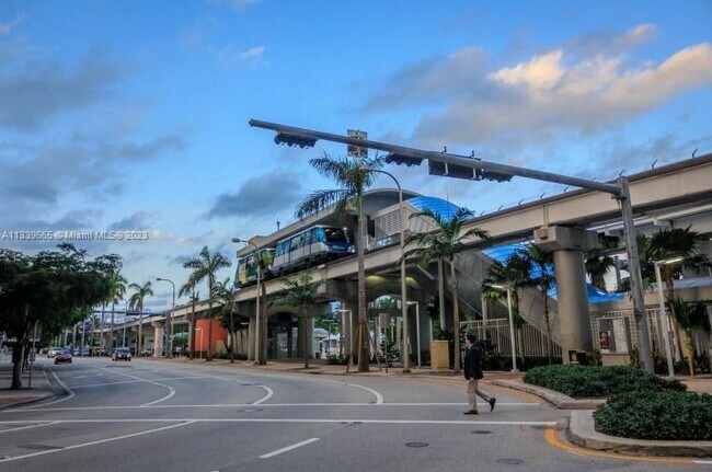 Foto del edificio - 150 SE 3rd Ave